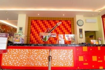 Front One Hotel Purwodadi
