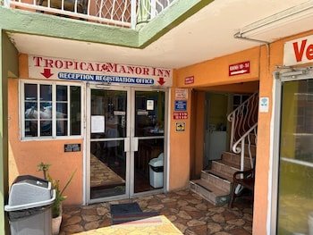 Tropical Manor Inn