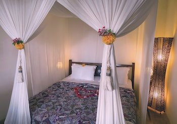 Cili Emas Oceanside Resort