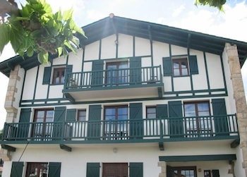Hotel Mendionde