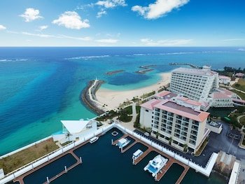 Sheraton Okinawa Sunmarina Resort