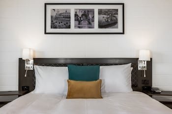 Capricorn Apartments