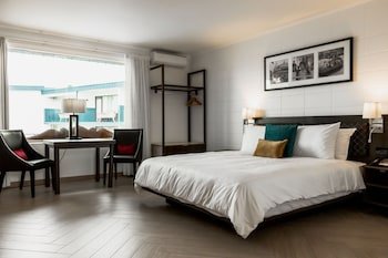Capricorn Apartments