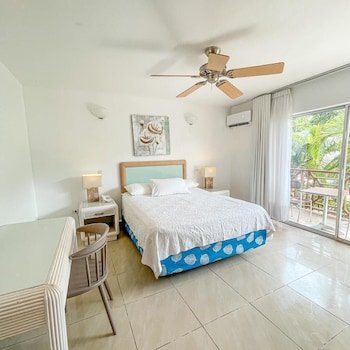 Hotel Cocoplum Beach