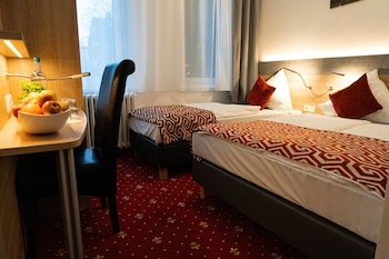 Hotel Mona