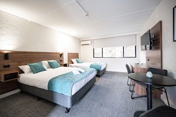 Browns Plains Hotel