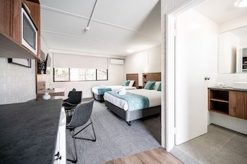 Browns Plains Hotel
