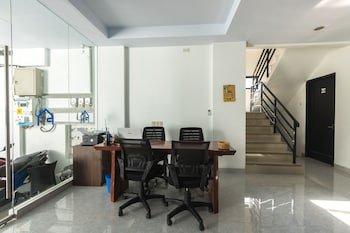 Puri Maju by OYO Rooms