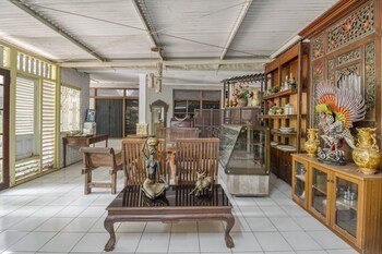 Kedai Kamboja by RedDoorz