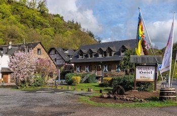 Mühlen Hotel KONSCHAKE Burgen
