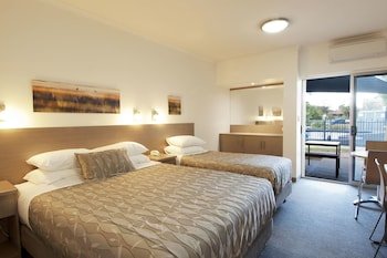 Loxton Community Hotel Motel