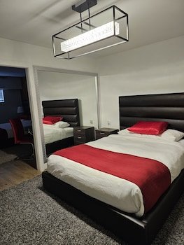 Lucky Strike Motel