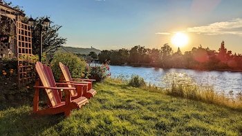 Along River Ridge Bed & Breakfast