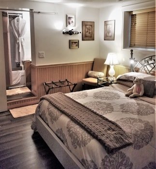 Along River Ridge Bed & Breakfast