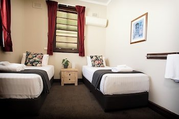 Esk Grand Hotel