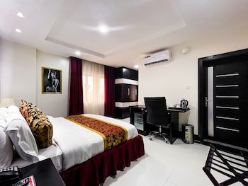 Pasadena Suites