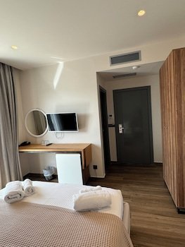 Utopia Hotel