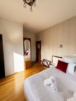Le Divona Hotel