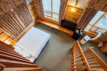 Basecamp Lodge Golden