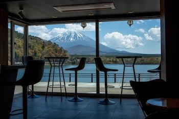 Shoji Lake Hotel