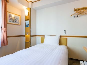 Toyoko Inn Osaka Tsuruhashi Ekimae
