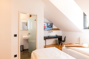 Nikii Hotel & Restaurant