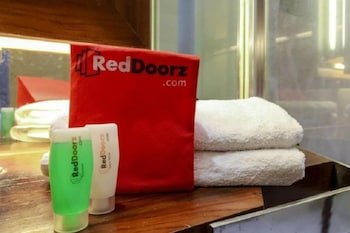RedDoorz Near Supermall Karawaci 2