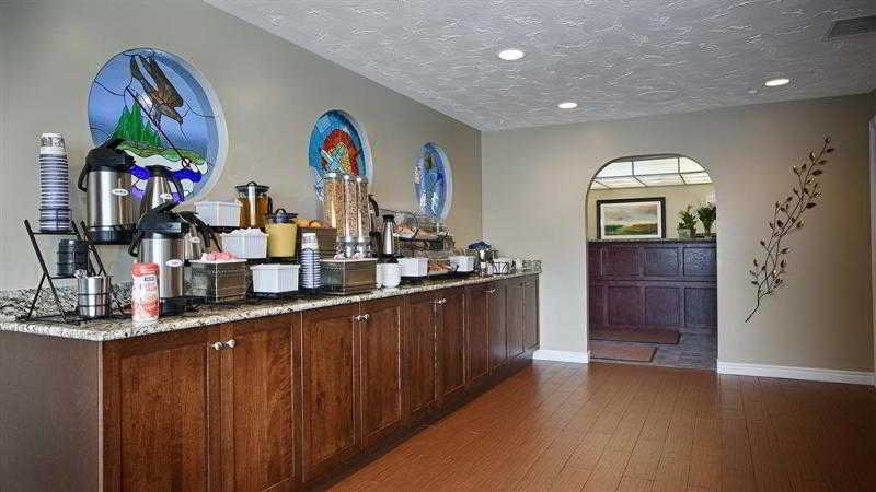 Aurora Inn