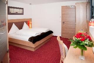 Landgasthof & Landhotel Hutzenthaler