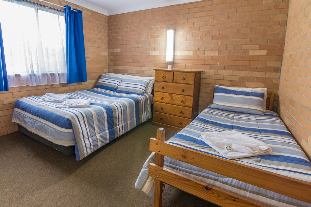 Emu Beach Chalets