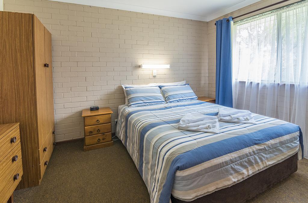 Emu Beach Chalets