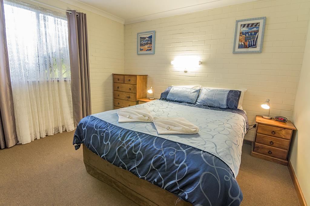 Emu Beach Chalets