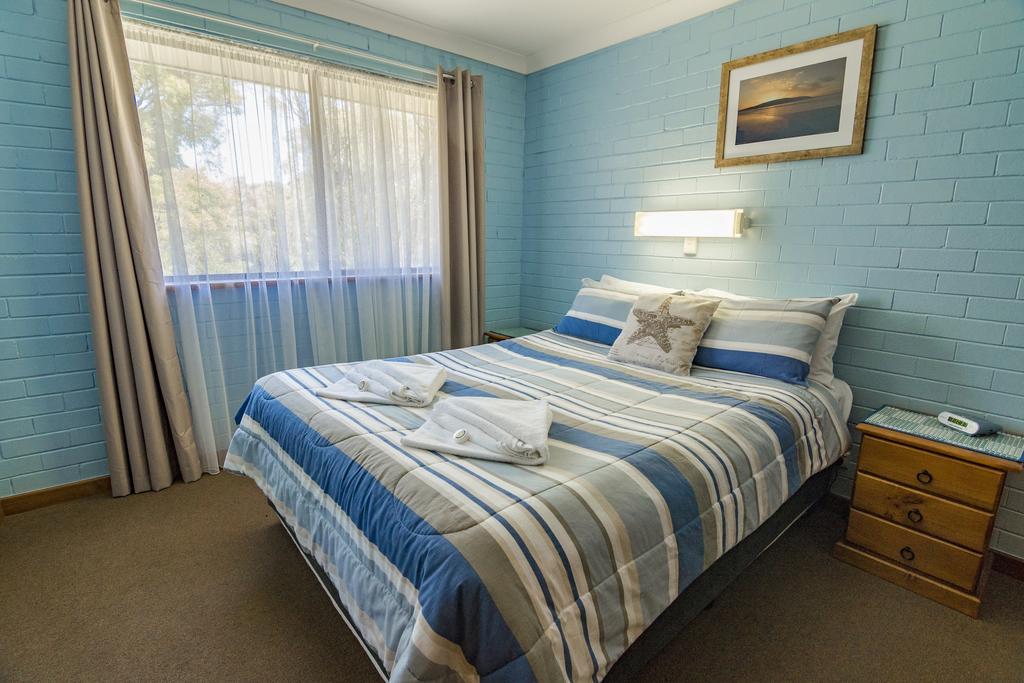 Emu Beach Chalets