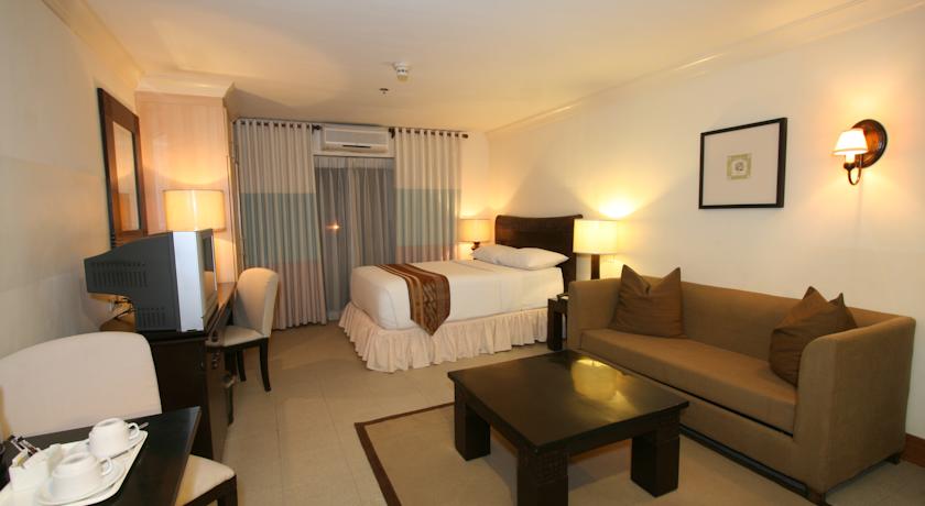 Crown Regency Suites Mactan