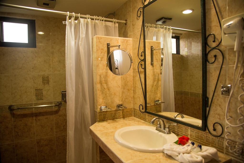 Hotel Maya Tulipanes Palenque and Express