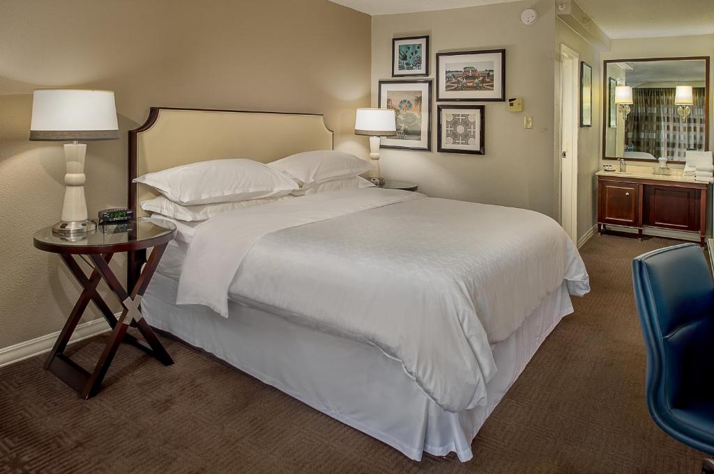 Sheraton Westport Chalet Hotel St. Louis