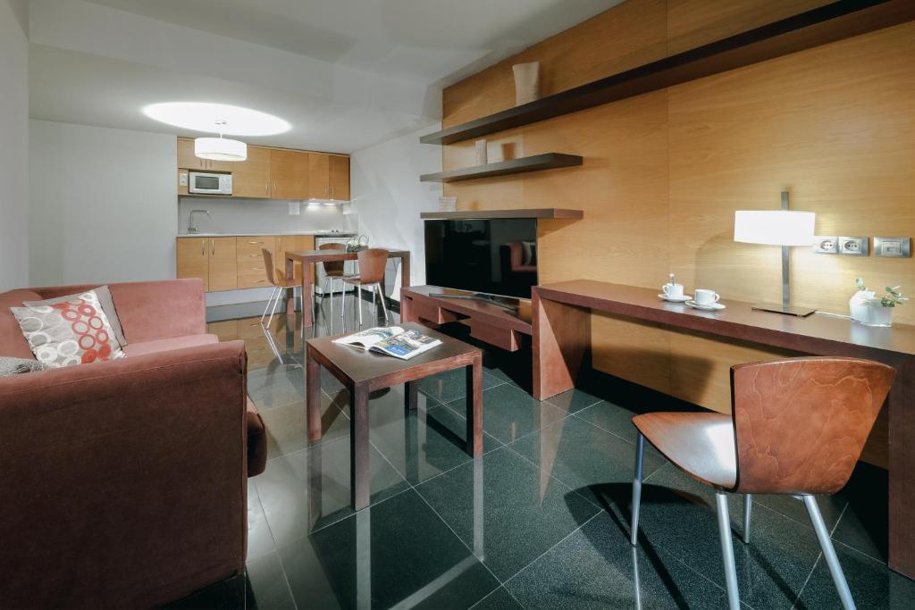 Hesperia Fira Suites