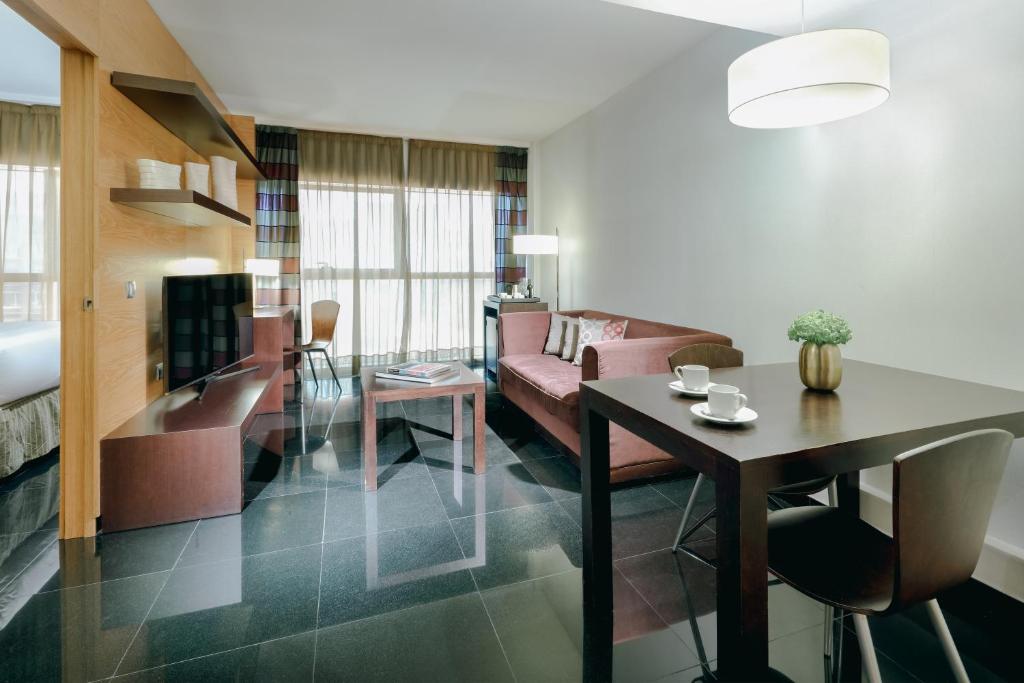 Hesperia Fira Suites