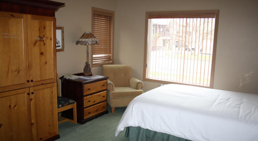Waterton Lakes Lodge Resort