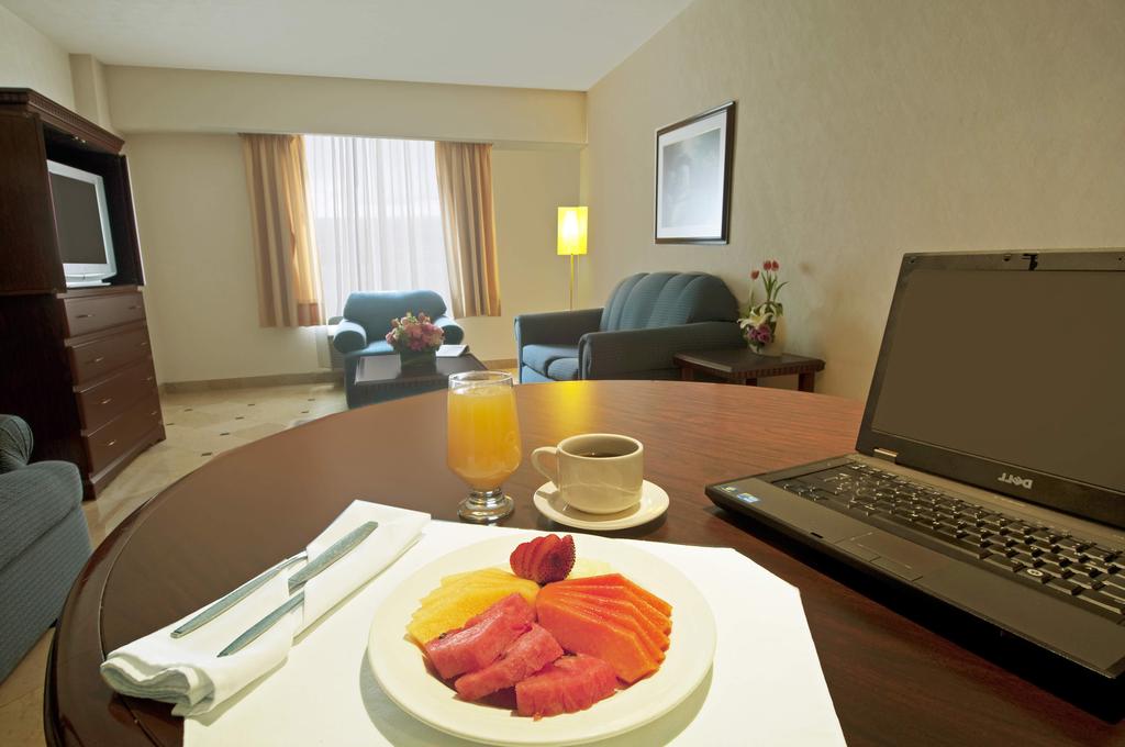 Fiesta Inn Toluca Hotel