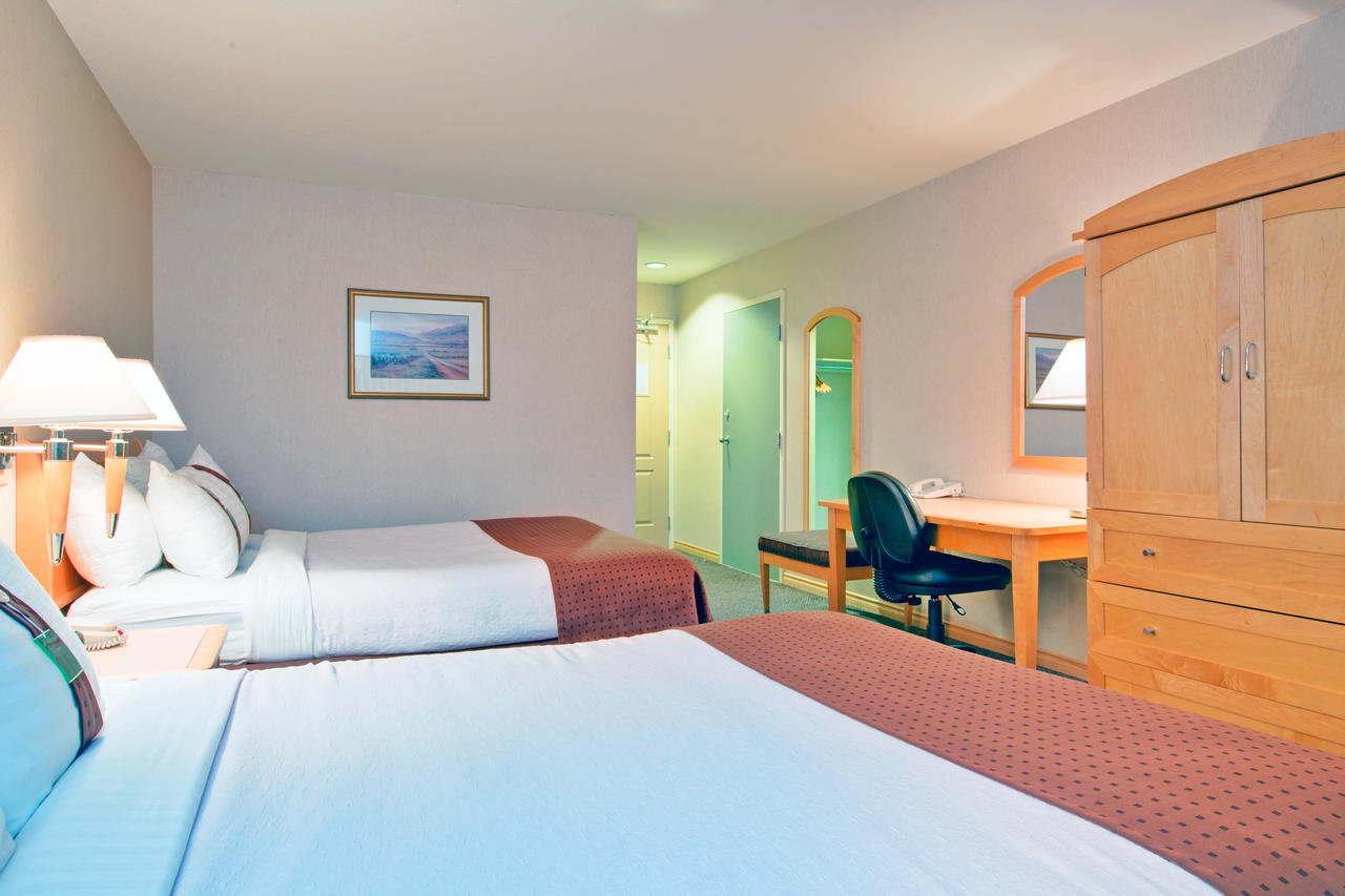 Holiday Inn West Kelowna (14km from Kelowna)