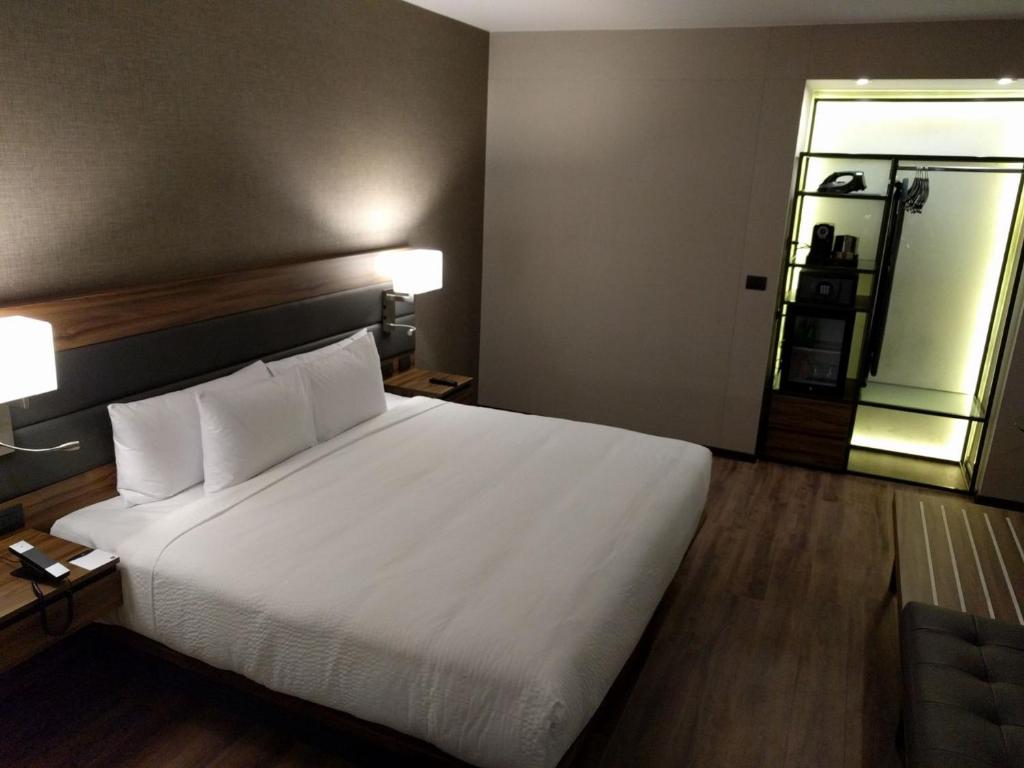 AC Hotel Santa Fe