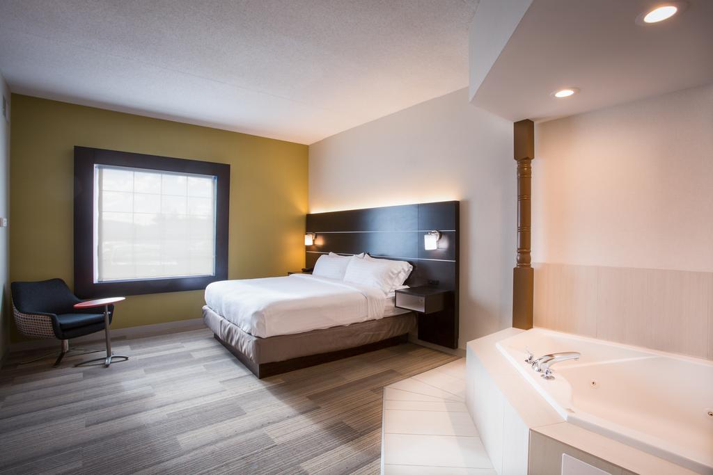 Holiday Inn Express And Suites Reading