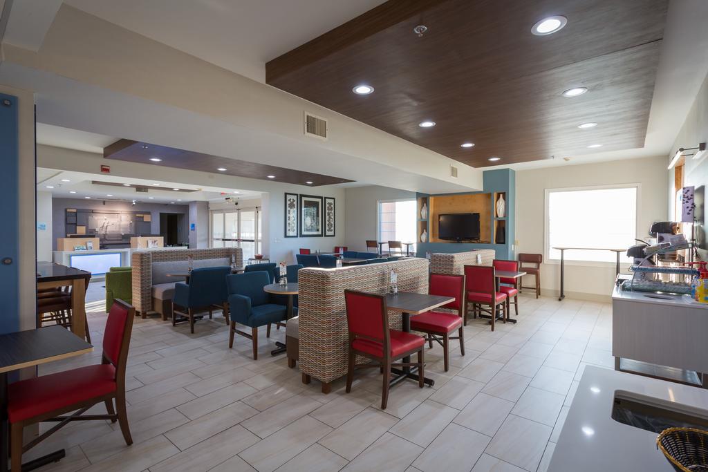 Holiday Inn Express And Suites Reading