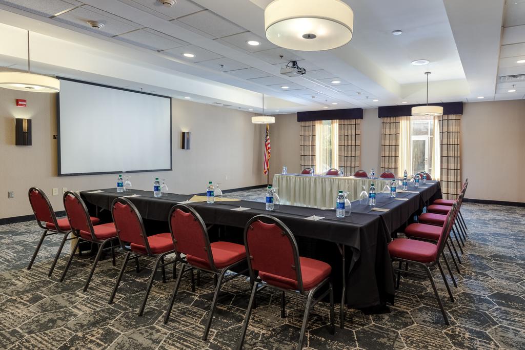 DoubleTree by Hilton Hotel Savannah Airport
