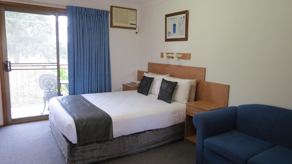 Bridgeview Motel Hotel (Formerly Best Western)