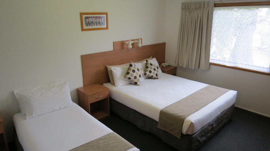 Bridgeview Motel Hotel (Formerly Best Western)