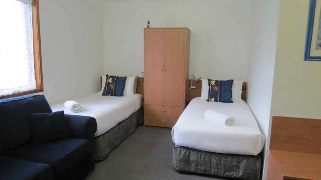 Bridgeview Motel Hotel (Formerly Best Western)