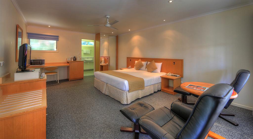 Paradise Hotel & Resort