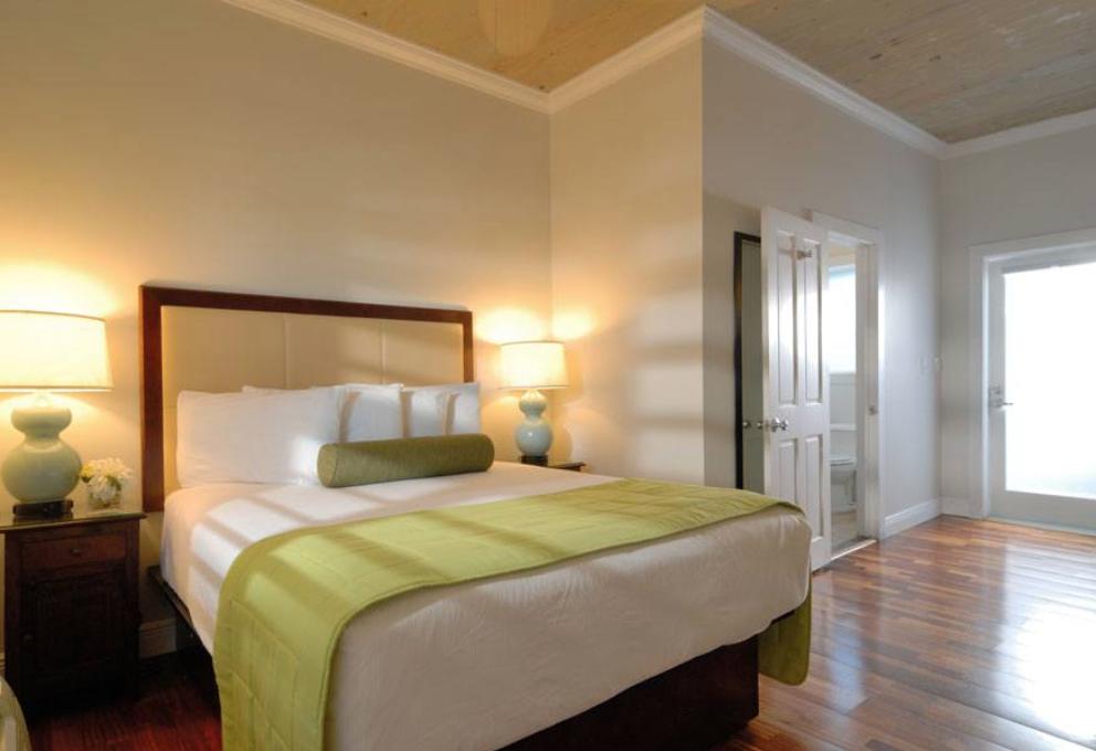 Lighthouse Court Hotel